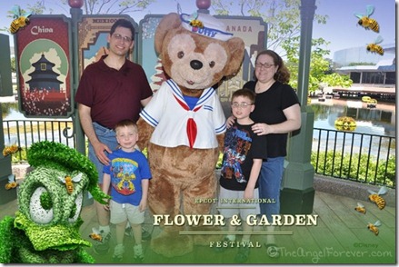 Duffy the Bear PhotoPass with Border